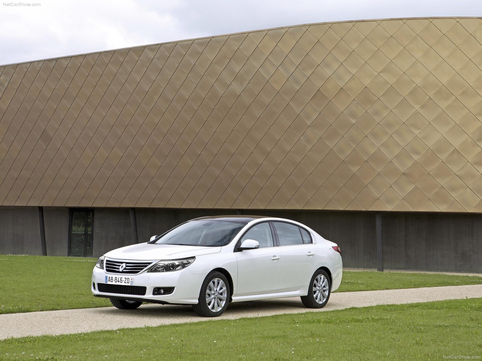 Renault-Latitude- napaka okvara težava vpoklic zanesljivost