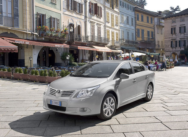 Toyota Avensis napake težave okvare vpoklici