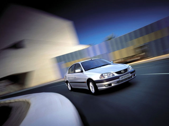 toyota avensis napake težave vpoklici okvare problemi rabljen avto